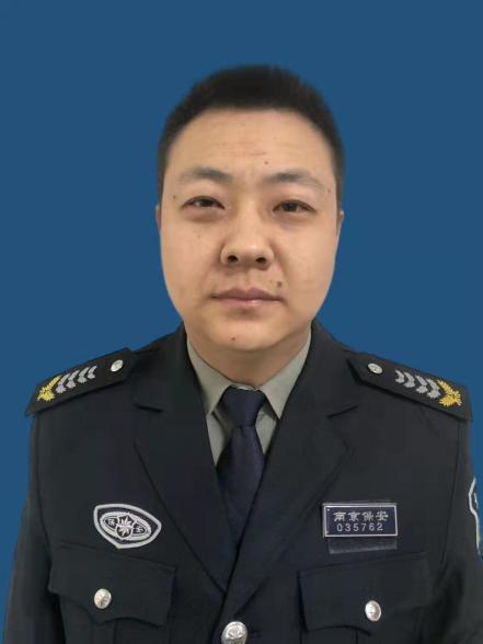 一部董梅健，照片