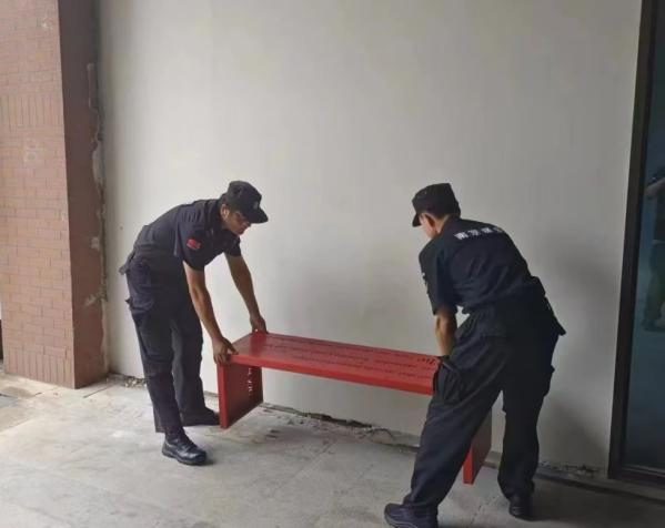 C:/Users/BA/Desktop/風(fēng)雨過后南京保安迅速行動，恢復(fù)安“寧”面貌/6.jpg6