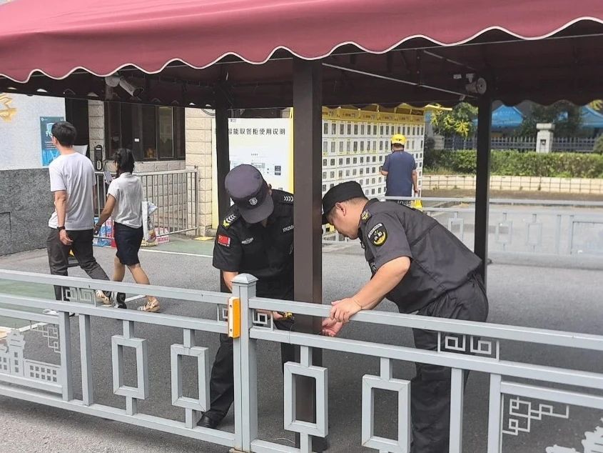 C:/Users/Administrator/Desktop/臺(tái)風(fēng)“貝碧嘉”來(lái)襲，南京保安積極應(yīng)對(duì)，“守”護(hù)萬(wàn)家團(tuán)圓！/4.jpg4