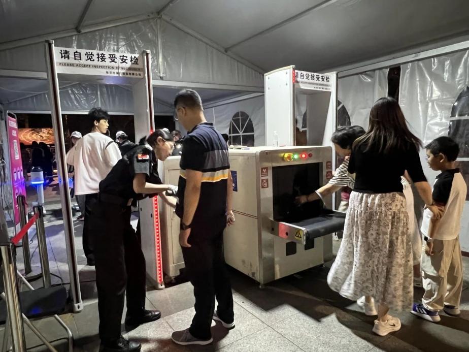 C:/Users/BA/Desktop/“安保鐵軍、硬核保障”2024系列報(bào)道四十三——月滿中秋，南京市保安服務(wù)有限公司圓滿護(hù)航“2024 南京森林音樂會(huì)”/4.jpg4