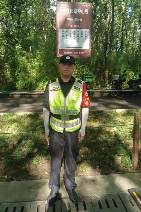 C:/Users/Administrator/Desktop/臺(tái)風(fēng)“貝碧嘉”來(lái)襲，南京保安積極應(yīng)對(duì)，“守”護(hù)萬(wàn)家團(tuán)圓！/1.jpg1