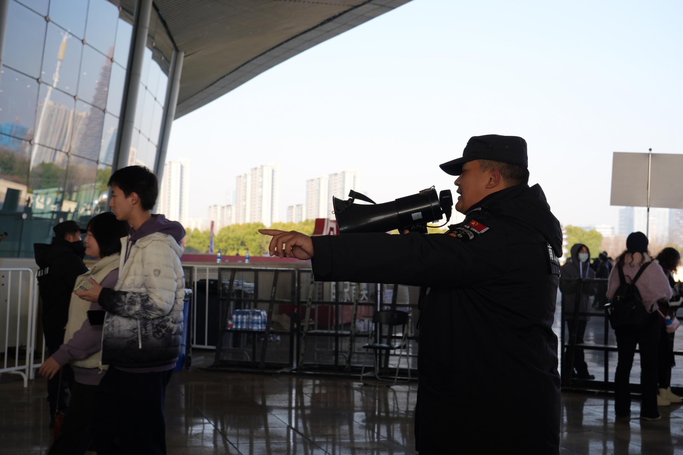 E:/25.12.10后 上傳網(wǎng)站留存/“安保鐵軍、硬核保障”2025系列報道四十一——乒超巔峰對決耀金陵 南京市保硬核護航筑平安/DSC06342.JPGDSC06342