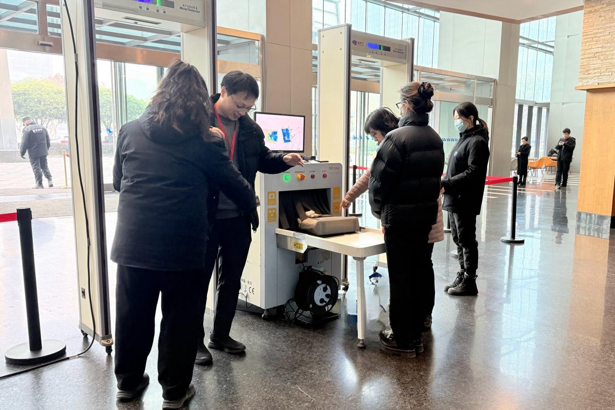 E:/25.12.10后 上傳網(wǎng)站留存/“安保鐵軍、硬核保障”2026系列報(bào)道一——科技引領(lǐng)未來，安全護(hù)航盛會(huì)/照片/5212ea35a8b77386cbea49d69a720cf7.jpg5212ea35a8b77386cbea49d69a720cf7